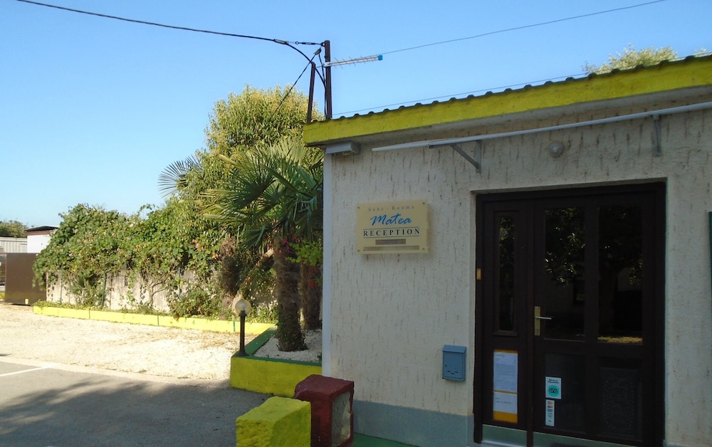 ROOMS MATEA PULA