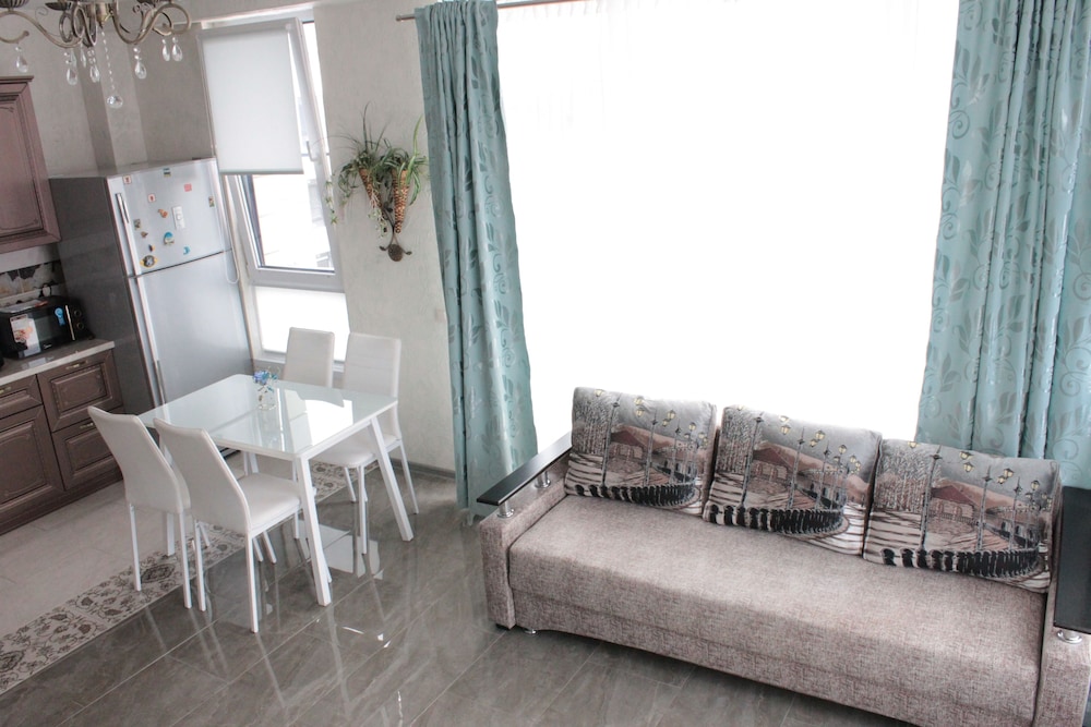 Apartment on Kamyshovaya 41, apt 19 view 4
