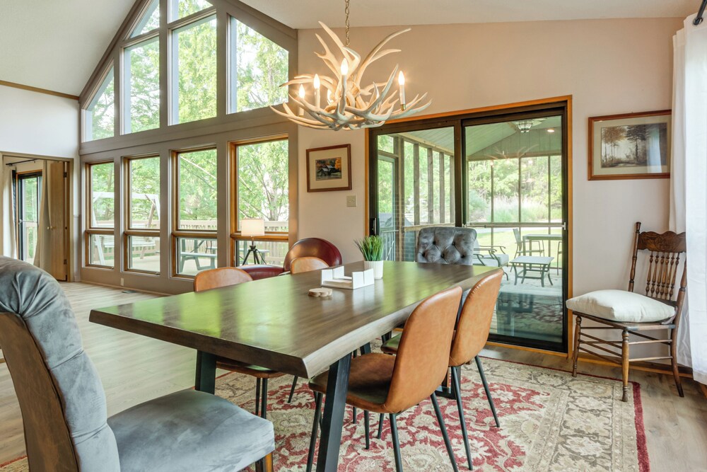 Pool Access: Peaceful Cabin in The Woods Resort!