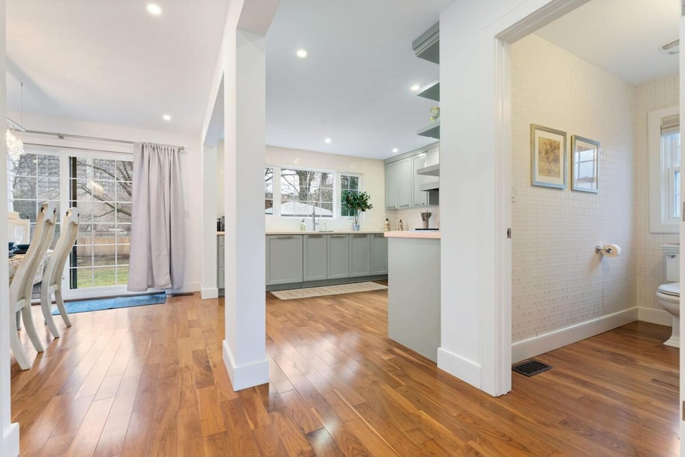 Spacious 2bdrm Home in Burlington