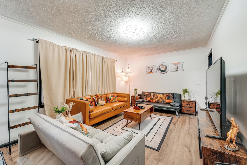 5 Mi to Town: Pet-friendly Retreat in Marietta!