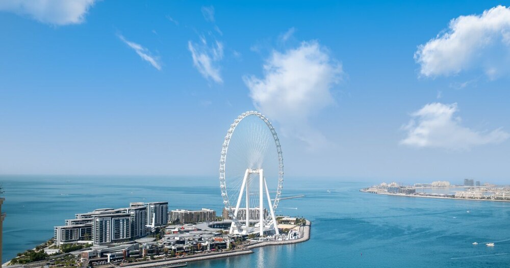 LUX The Premium Dubai Eye View Suite 2
