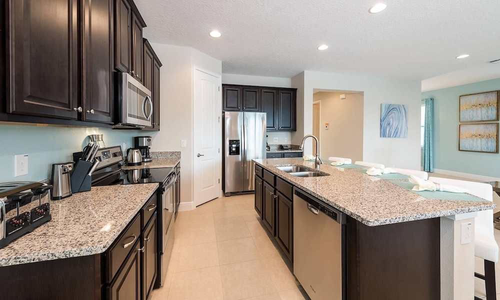 7412 MA - Stylish Home Near Parks