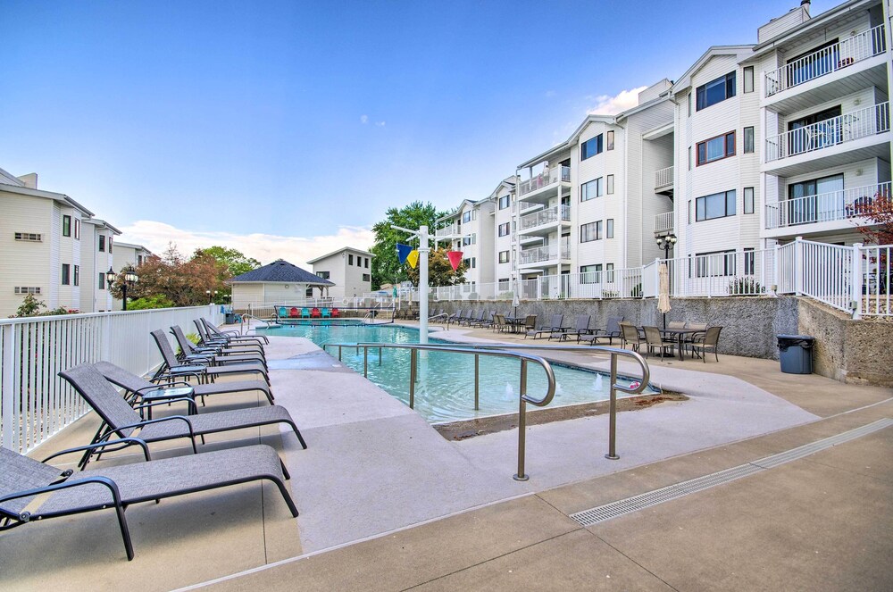 Charming Condo w/ Pool Access in Osage Beach! view 2
