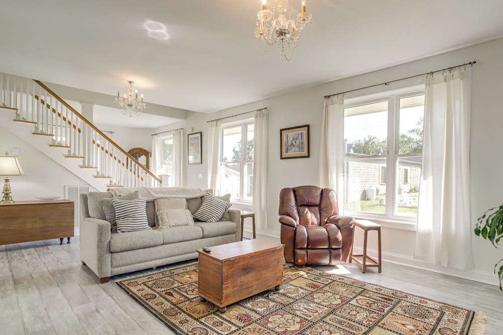 < 1 Mi to Boat Ramp: Coastal Virginia Hideaway