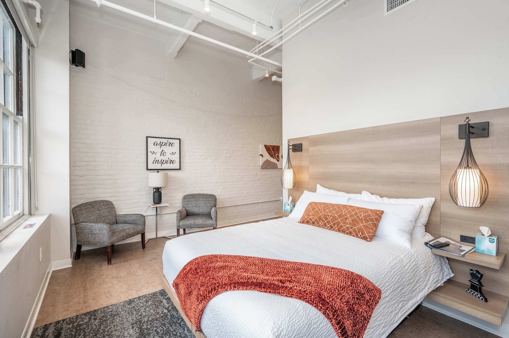 The 333 Suites 204 Stay for 2