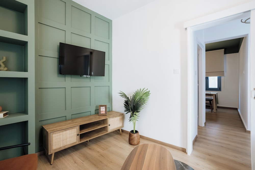 Canvas Color Your Stay