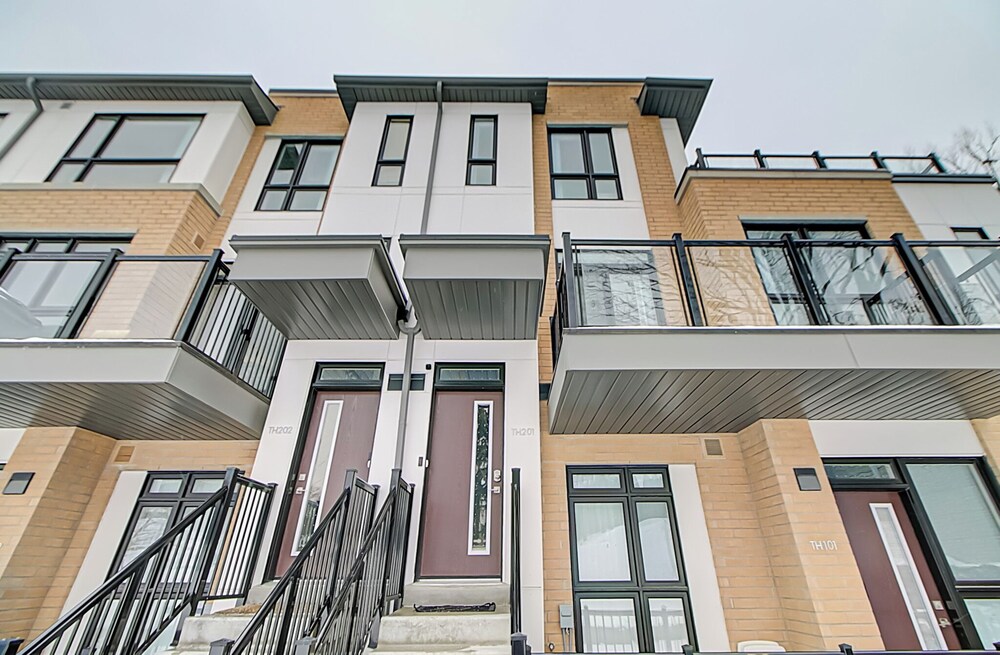 Modern 3BR Retreat Near Yorkdale Mall