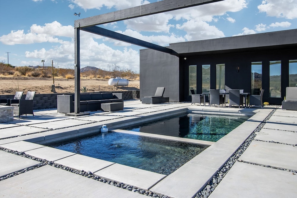 Luxe Modern Escape w Pool Hot Tub Firepit Desert View Lassen by Avantstay
