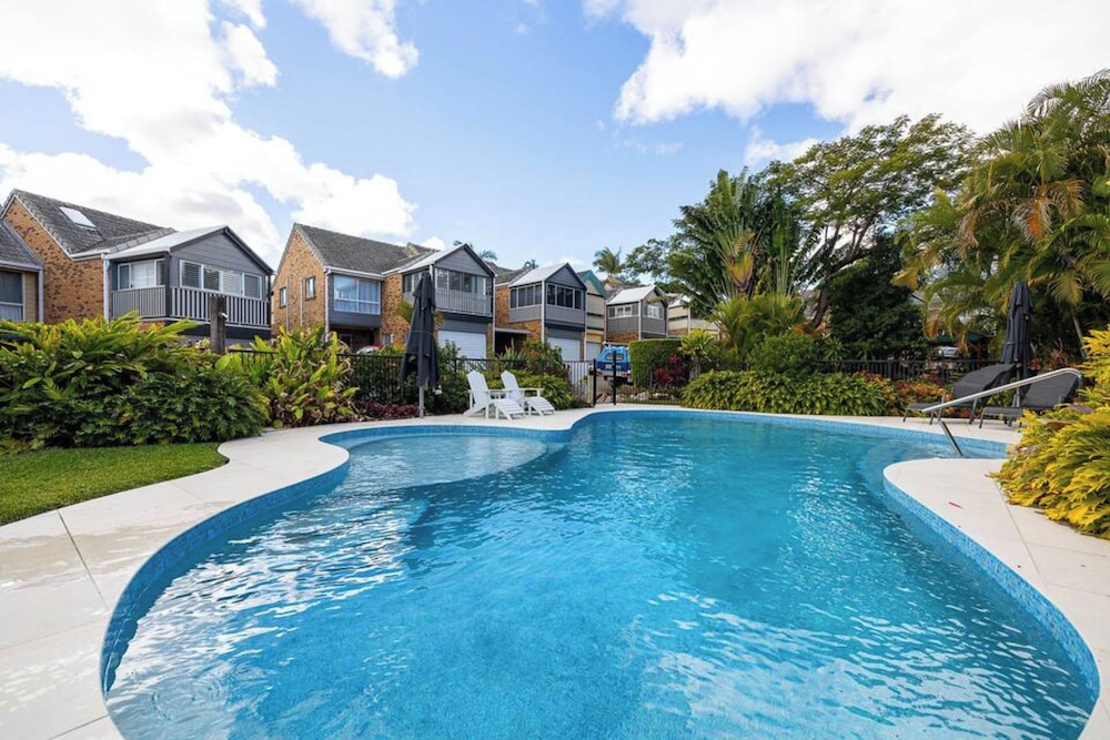 Gorgeous & Family Friendly 4 Bedroom Home