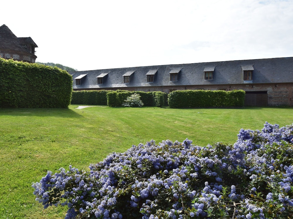 Spacious Cottage With Private Garden in Normandy photo 4