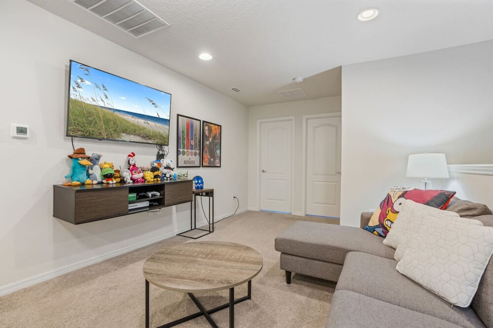 Luxury 5bdr House w Pool - 8863