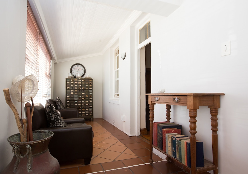 Loddeys Guesthouse