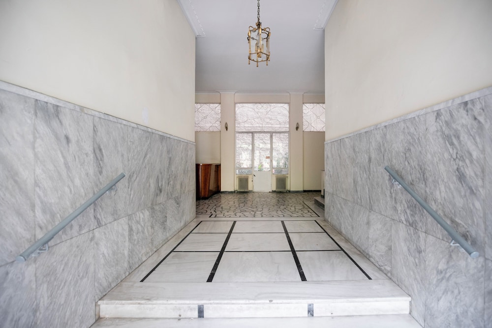 Attica - Captivating 2-Bedroom Apt & Balcony in Athens