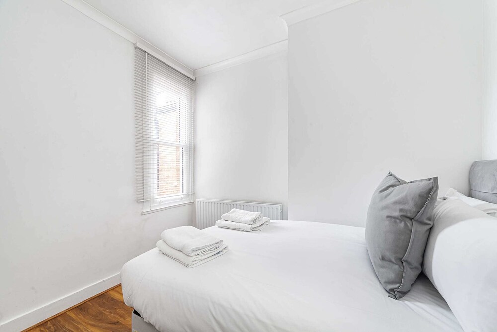 Bright West Ealing Abode