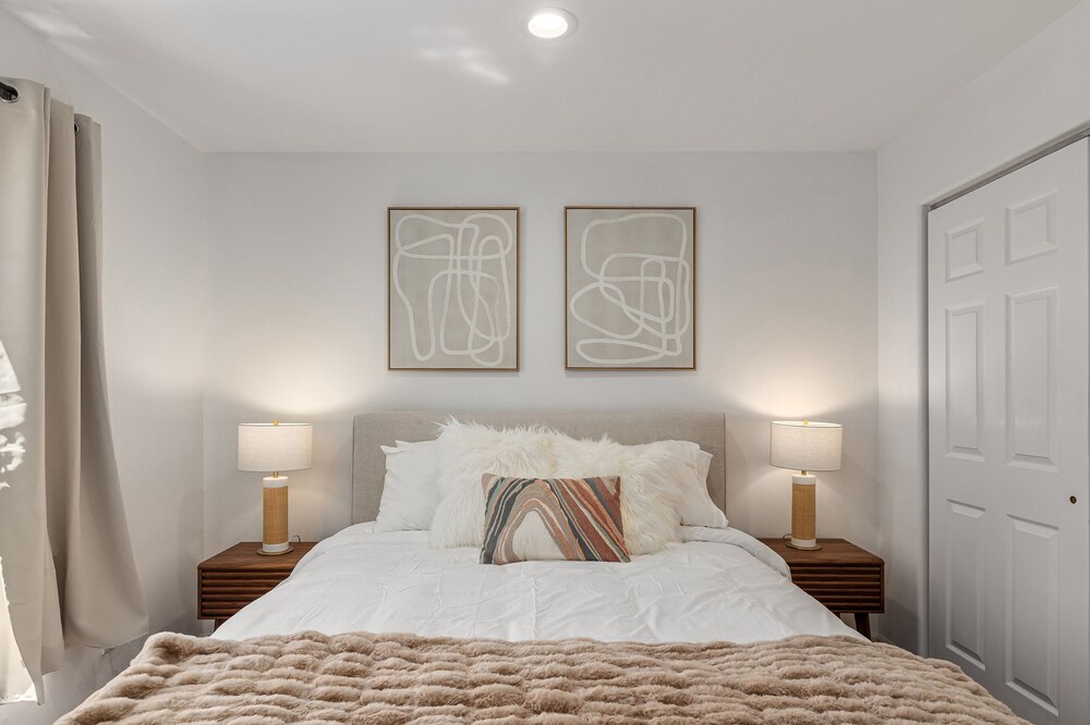 @ Marbella Lane - Vibrant 5BR Home in Daly City