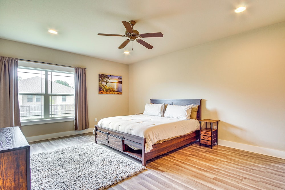 10 Mi to Gulfport Beaches: Family Home w/ Patio