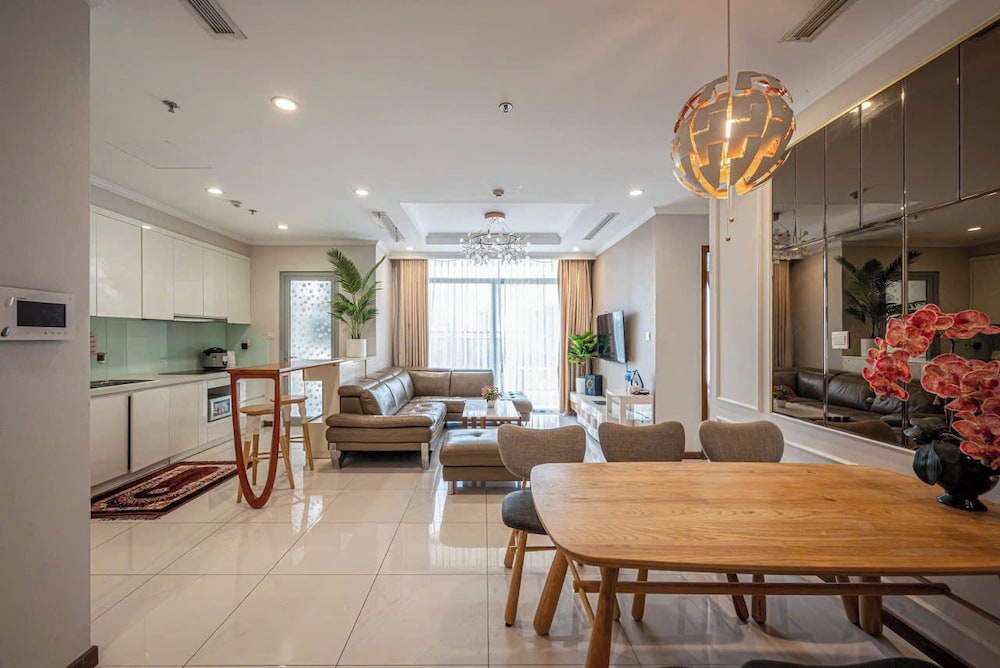 Apartment Landmark 81 by Urban Home