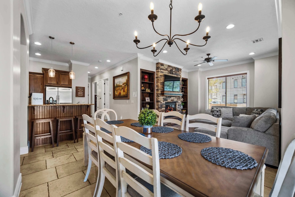 Pool Paradise for Families - Condo for 12 w/ Resort-style Amenities
