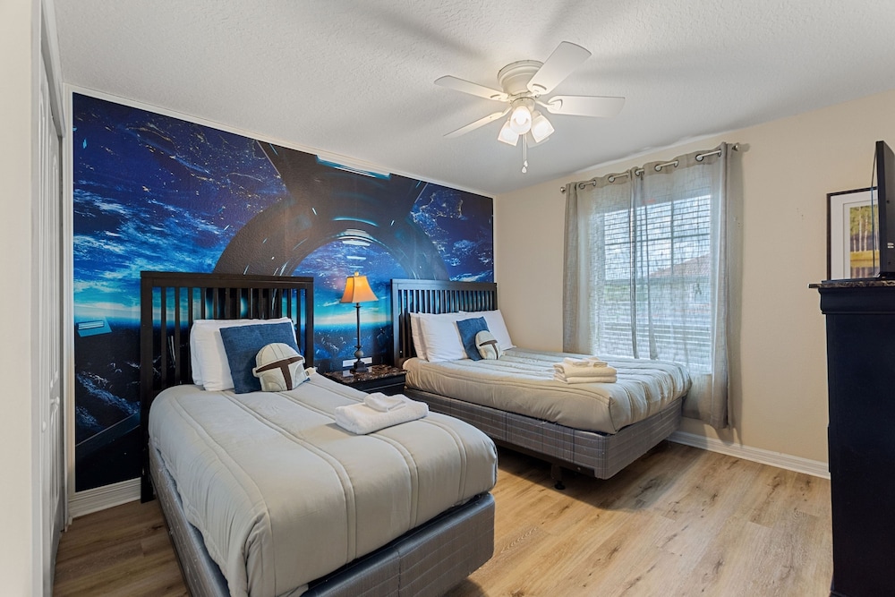 Sunny Paradise Retreat At Paradise Palms By Shine Villas 4 Bedroom Townhouse