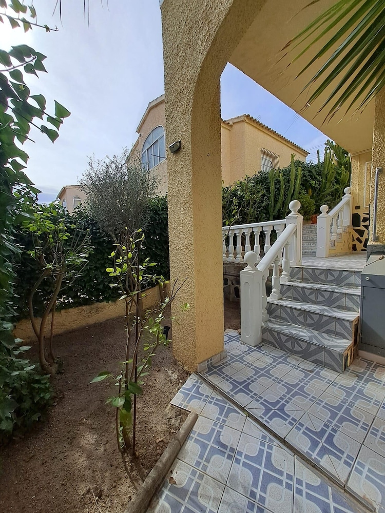 La Marina Oasis, 2-beds, Sleeps 4, 10 min to Beach