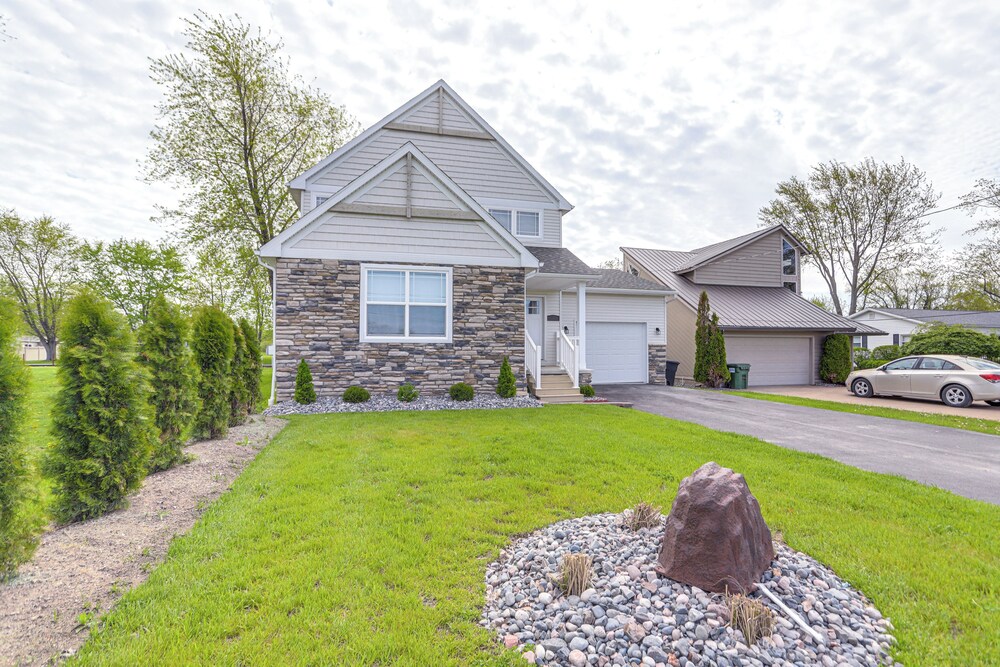 Hot Tub, Lake Access, & Dock: Port Clinton Retreat view 3