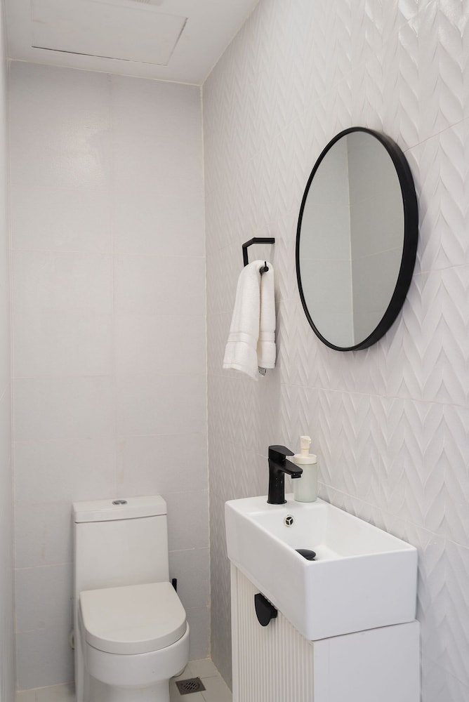 Shalom Residences By YellowKey