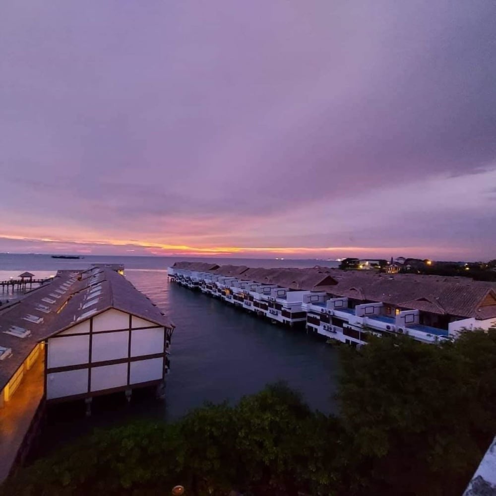 Alpine LXPD Full Seaview Water Chalet, Port Dickson - 22
