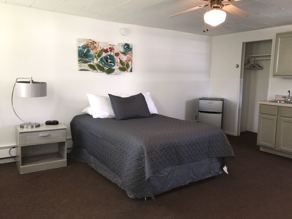 White Feather Motel