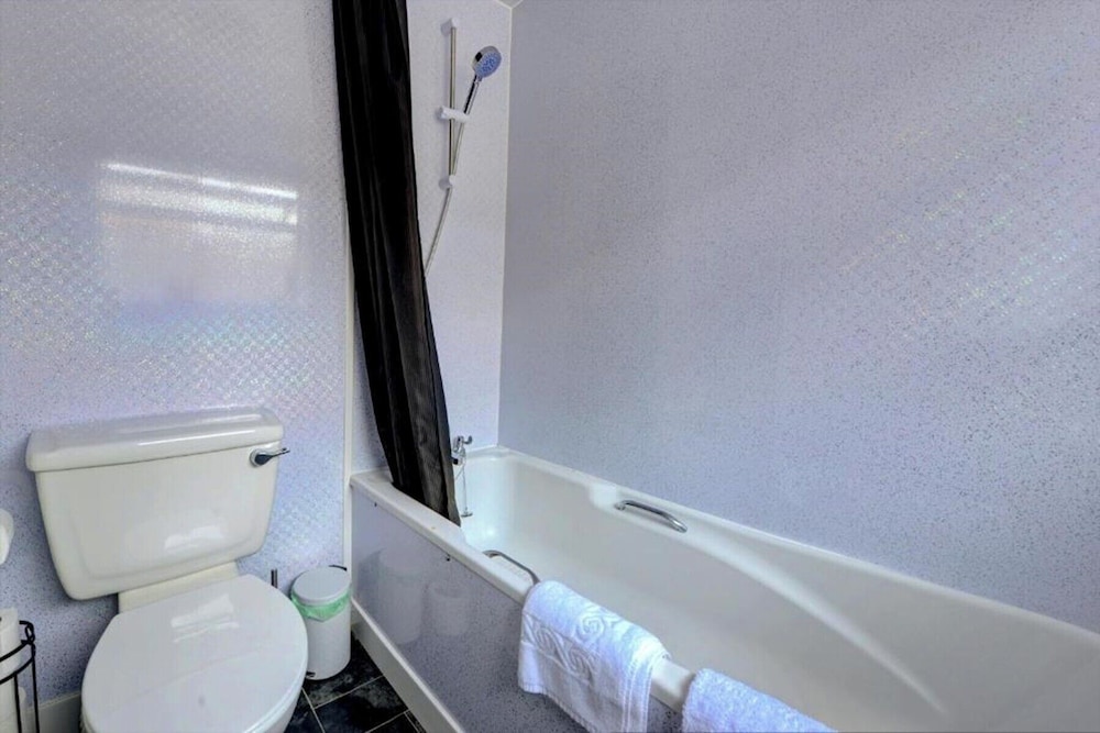 Central - 2br House - Free Parking - Garden