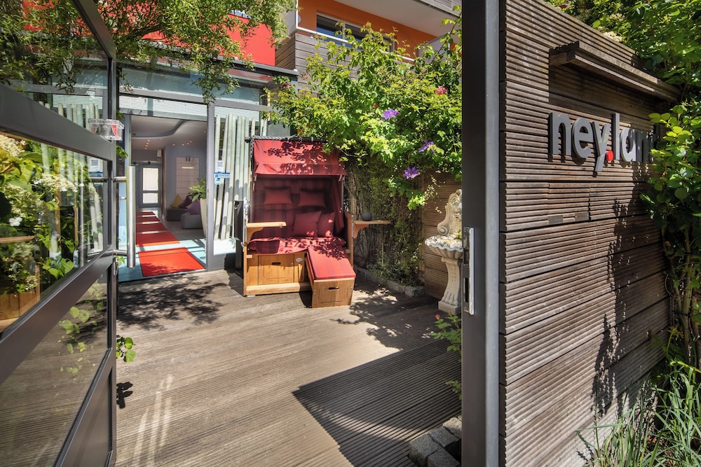 ney.land apartments