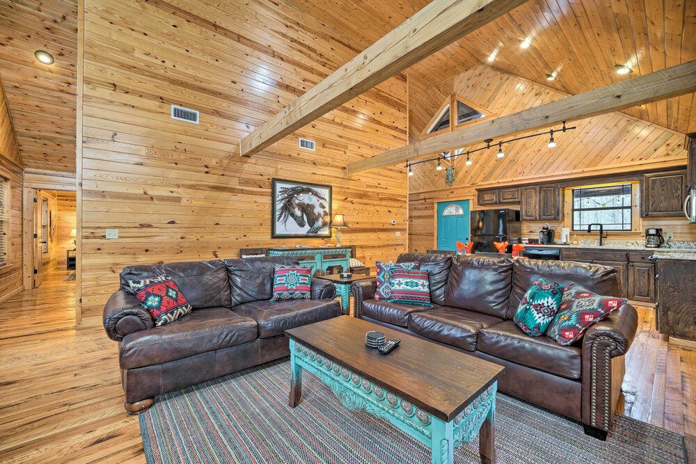 Pet-friendly Broken Bow Cabin With Hot Tub! view 5