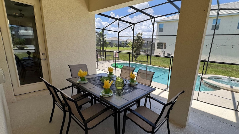 Family Friendly 12bd w Jacuzzi Veranda Palms 4401