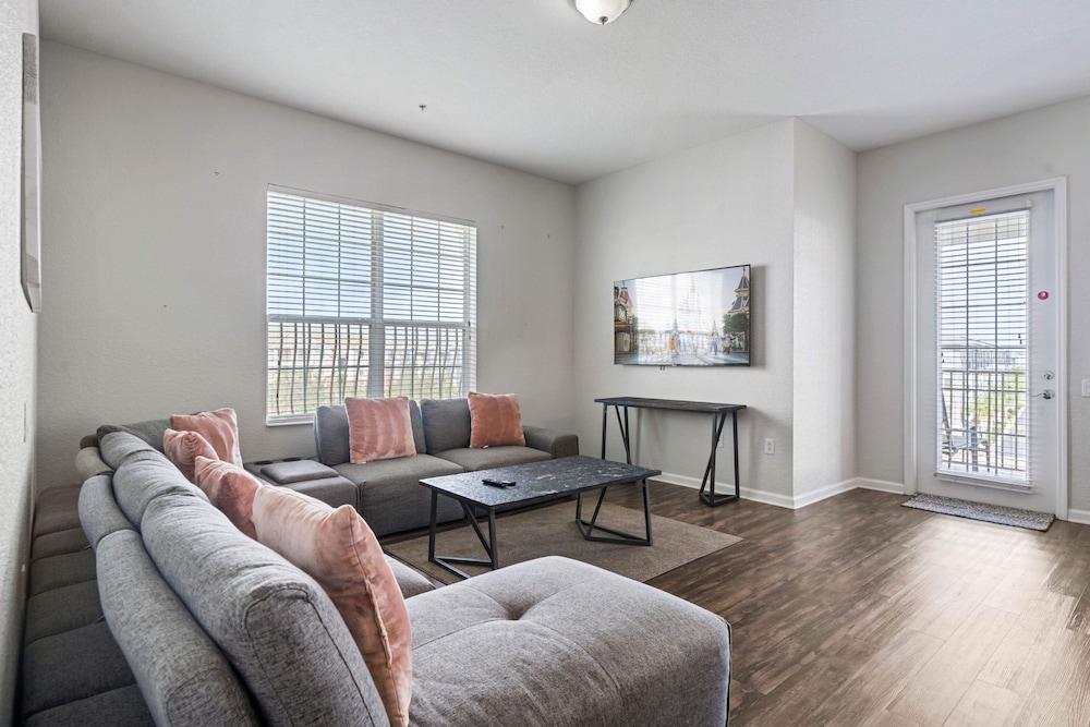 4816 Cayview Avenue #407