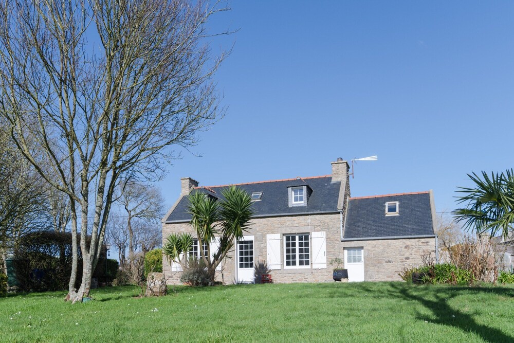 House in Landunvez Near Plage de Penfoul