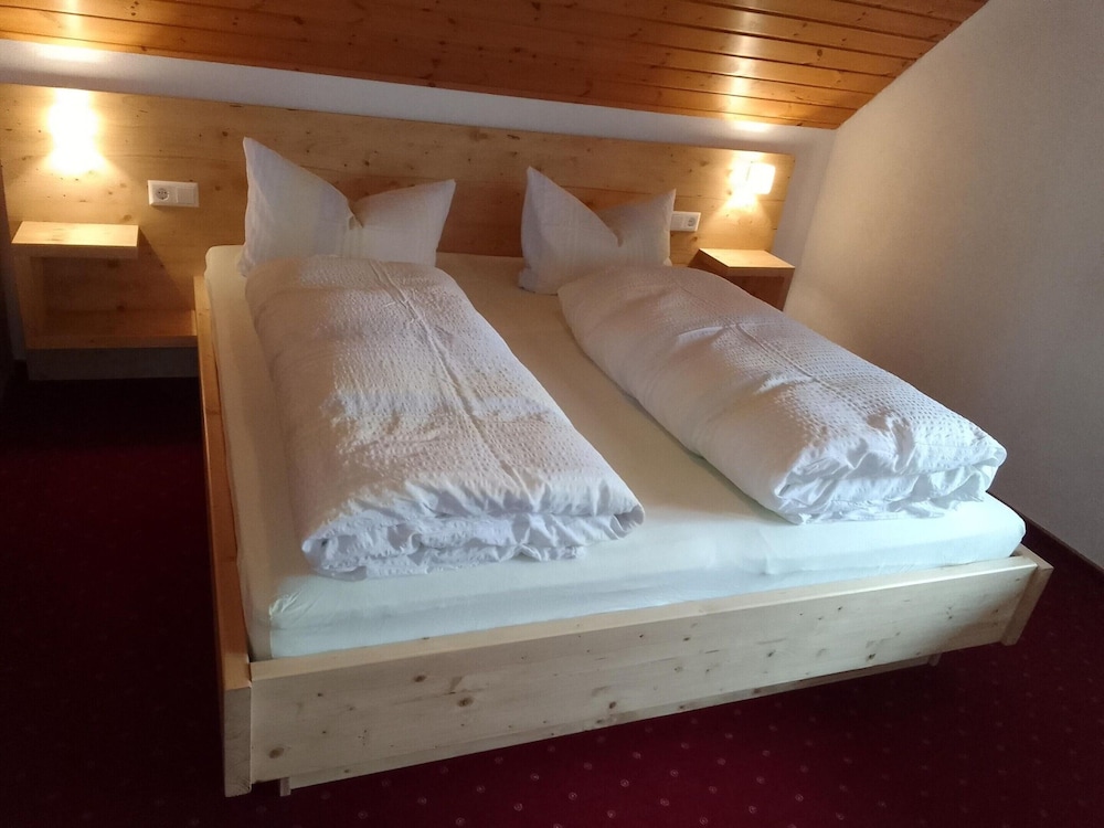Lush Apartment in Furtwangen near Black Forest with Balcony view 3