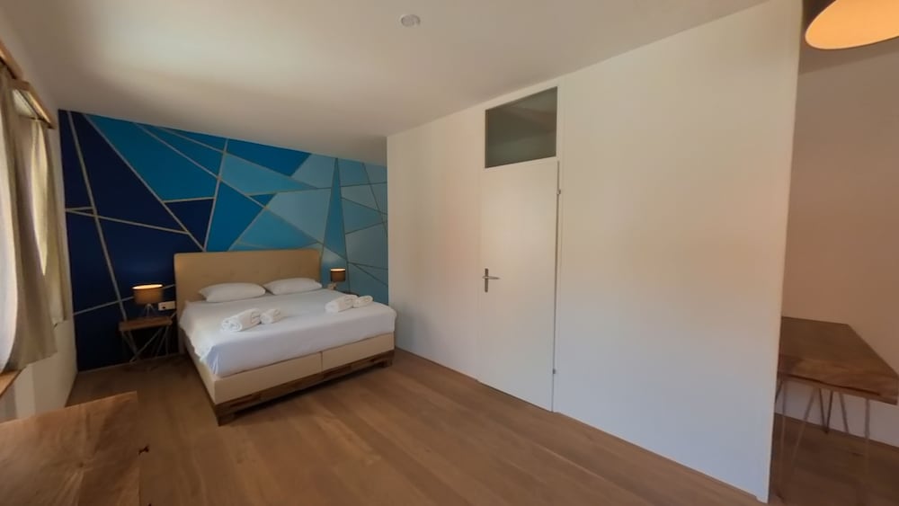 7 Rooms