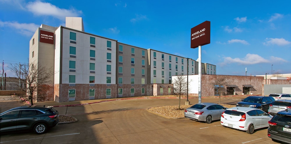 voco College Station Aggieland by IHG