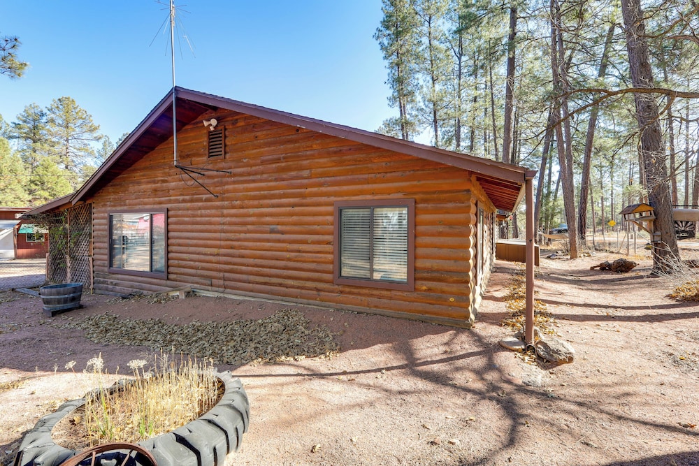 16 Mi to Mogollon Rim: Home w/ Deck in Payson!