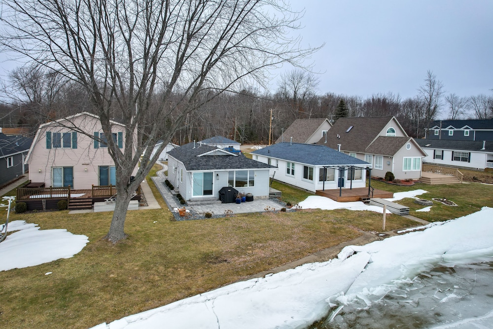 Bright Houghton Lake Home w/ Boat Dock + Fire Pit view 3