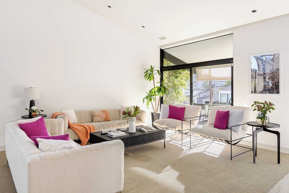 Kings Road West Hollywood Luxury Pool, Views, Firepit, Modern Design