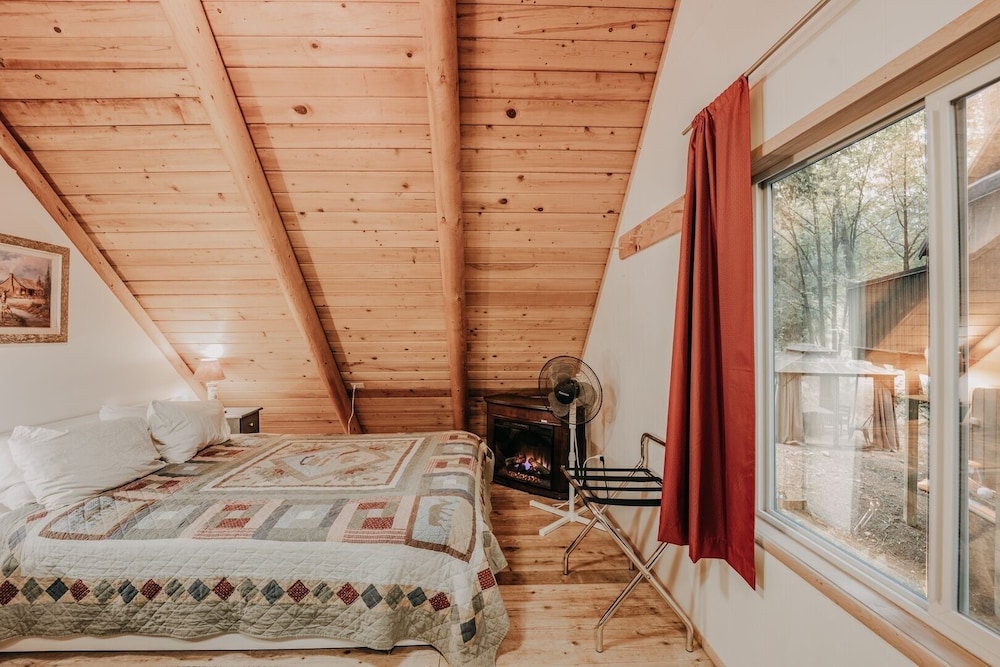 17mbr - Log - Bbq - Pets Ok - Wifi - Sleeps 8 2 Bedroom Home by RedAwning