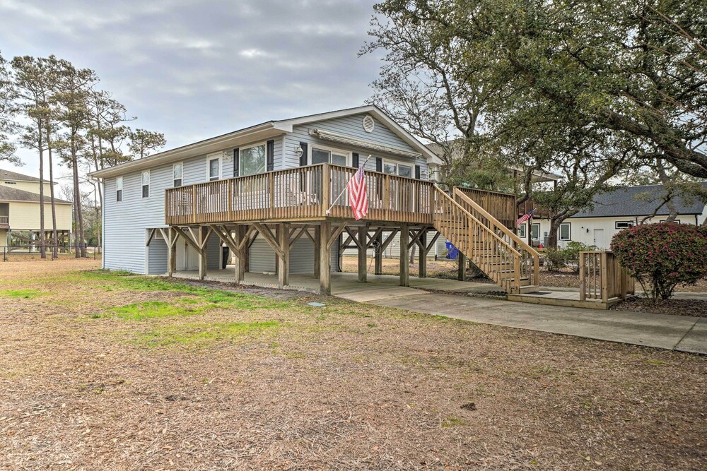Cozy Oak Island House < 1 Mi to Beaches! view 5