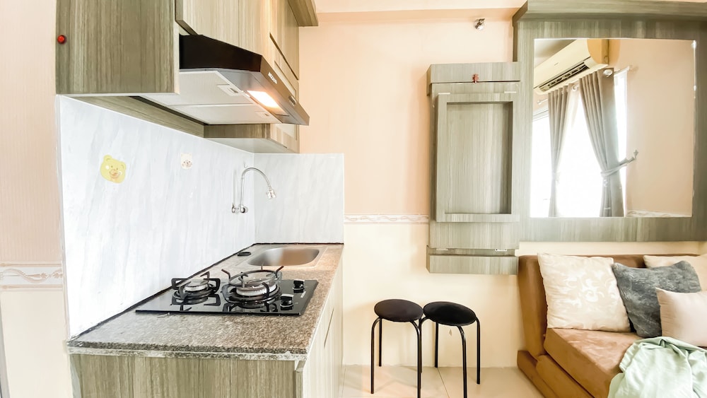 Comfy 2Br Near Mall At Green Pramuka City Apartment