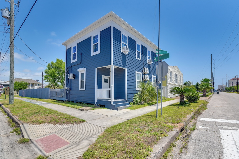 Walk to The Strand: Home in Historic Galveston
