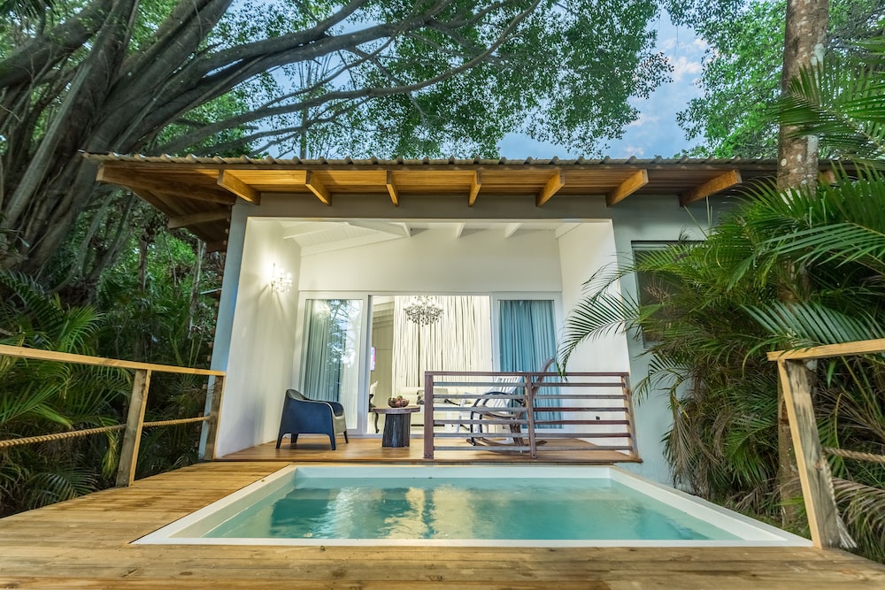 Hotel Gigi Brown Beachfront Santa Teresa - Image 1