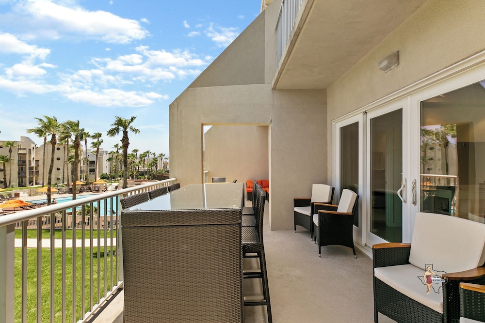 Bahia Mar-Solare Beachfront & Two Pools