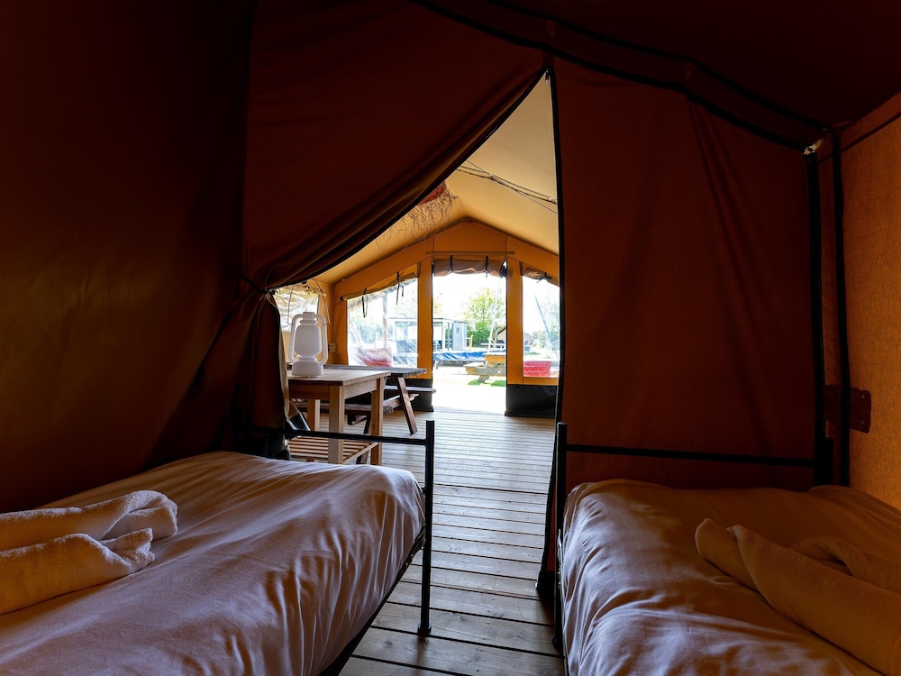 Safari Tent in Heeg by the Marina