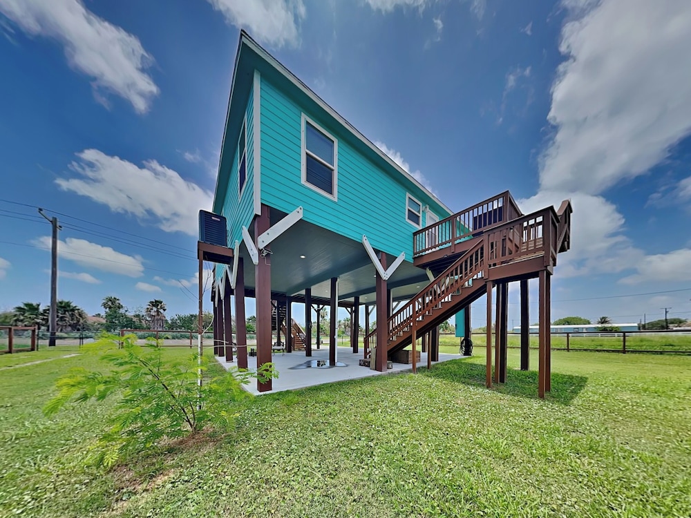 Pura Vida Oasis by Miss Kitty’s