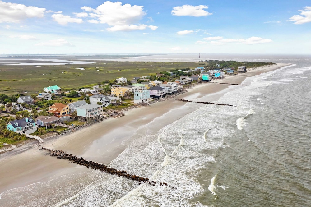Oceanfront w/ Pool, Panoramic Deck Views, 5bdr Folly Ocean Breeze by Avantstay